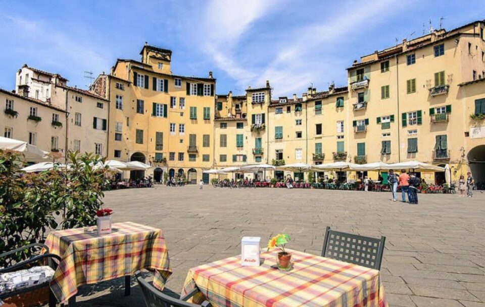 Lucca central plaza