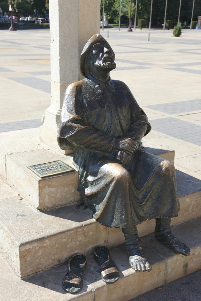 Resting pilgrim statue in León.