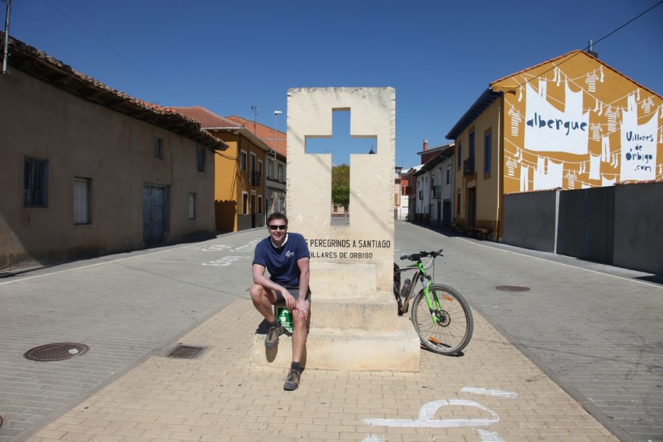Cross statue in Villares de Órbigo.