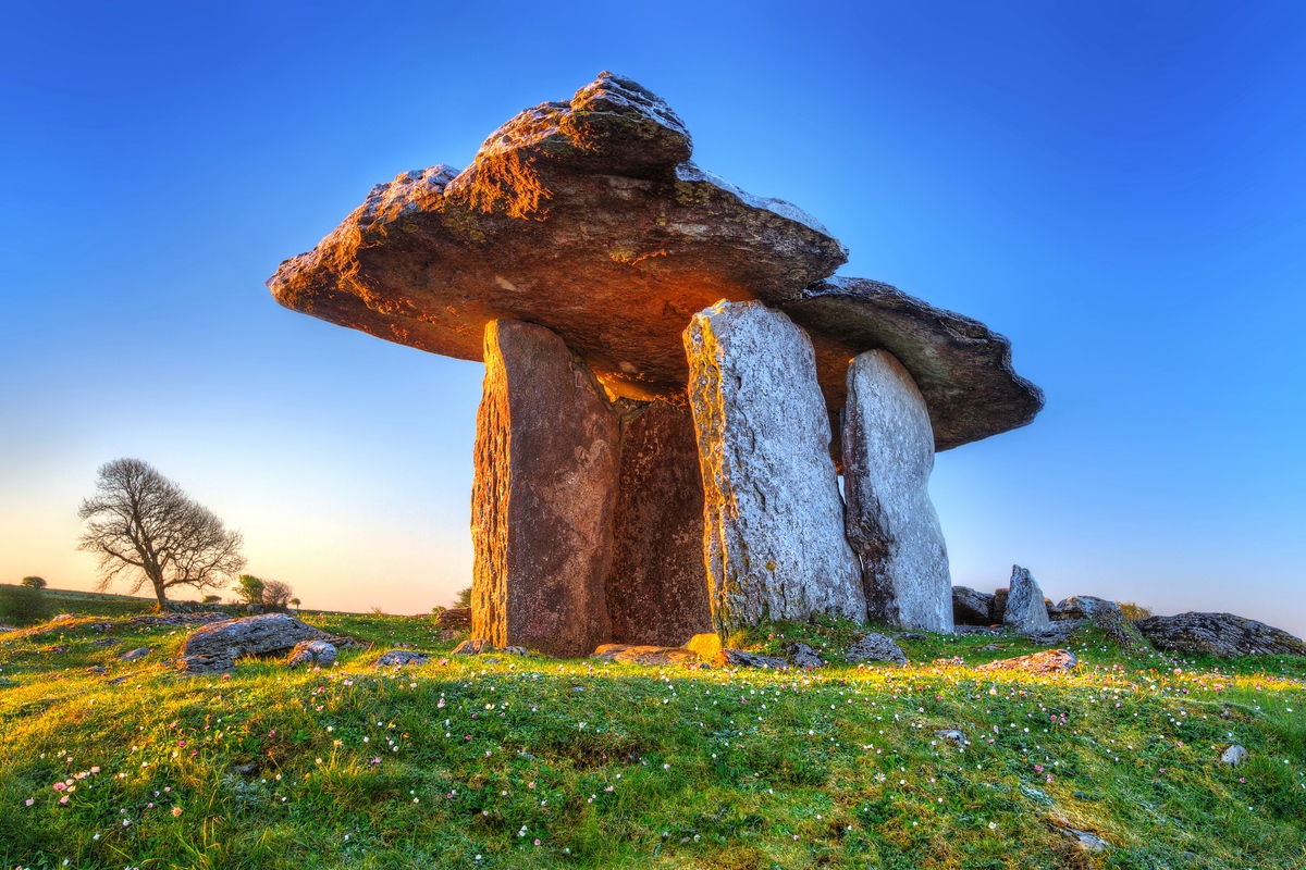 Polnabrone Dolmen in Burren 5 000 years old Polnabrone Dolmen in Burren, Co. Clare - Ireland