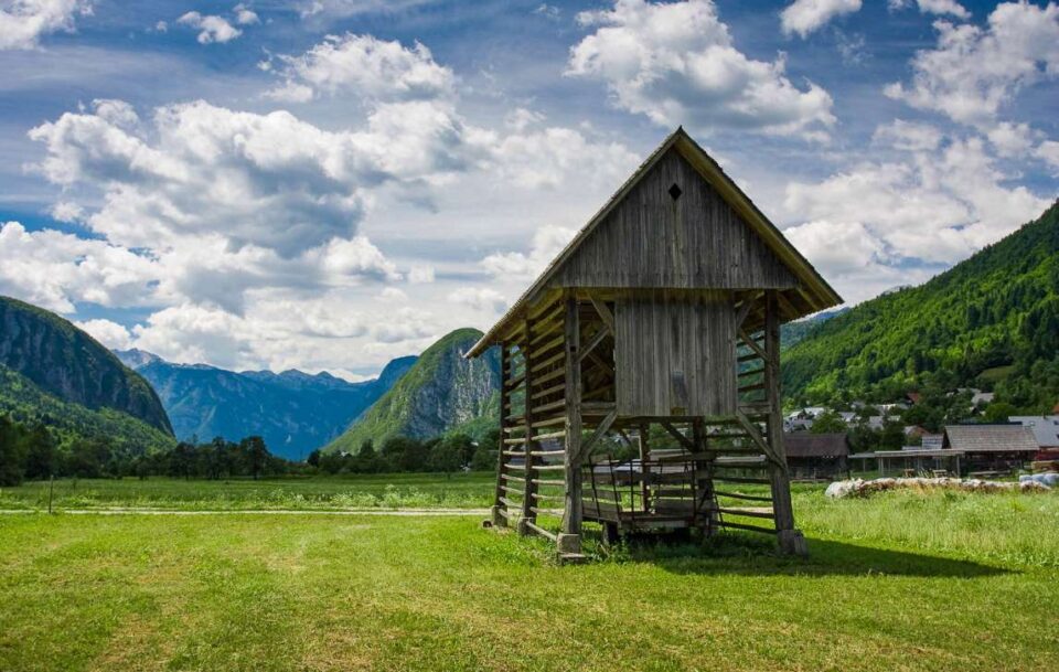 Slovenia_mountain hut