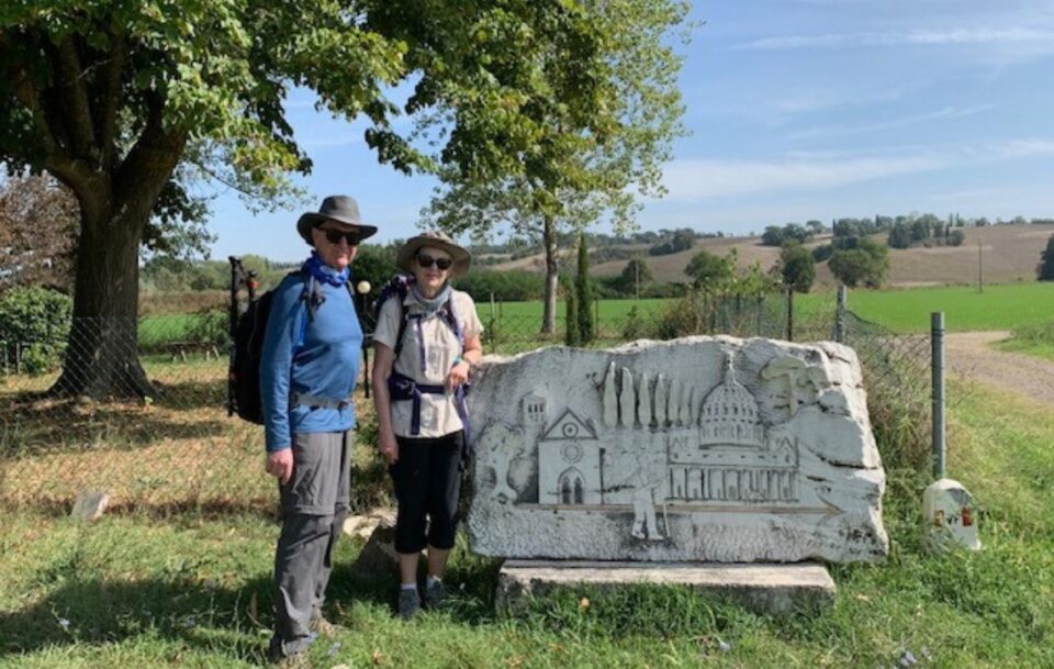 A couple enjoying the Via Francigena in Tuscany