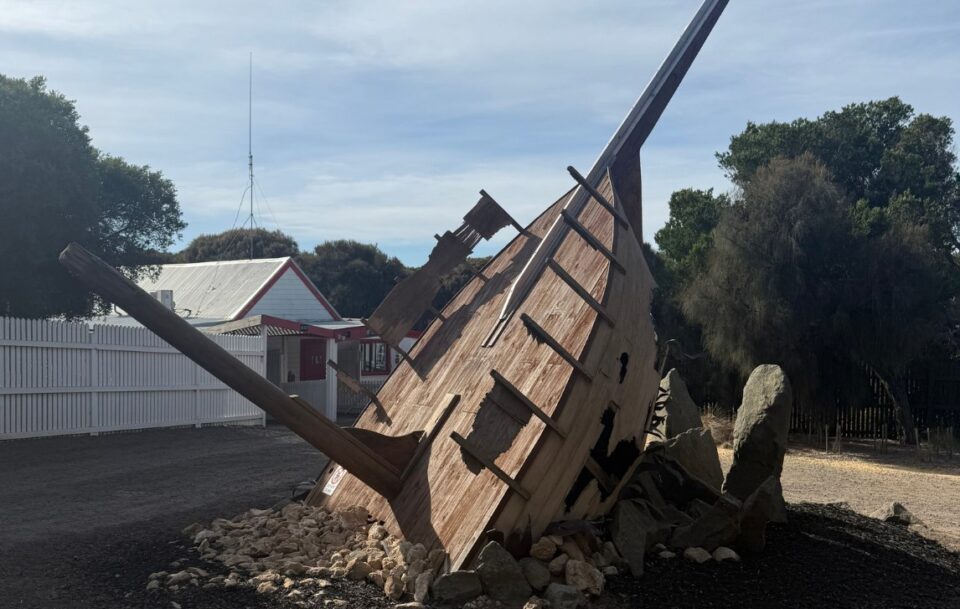 Sculpture of a shipwreck on the Great Ocean Walk, representing the maritime history of this famous walk and the numerous shipwrecks along the coast.