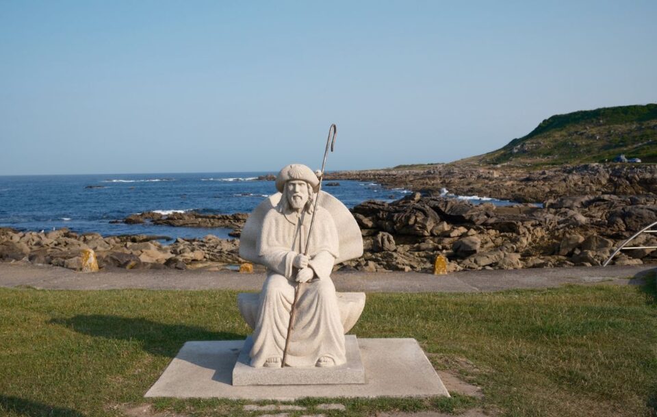 Pilgrim Statue near seafront Baiona