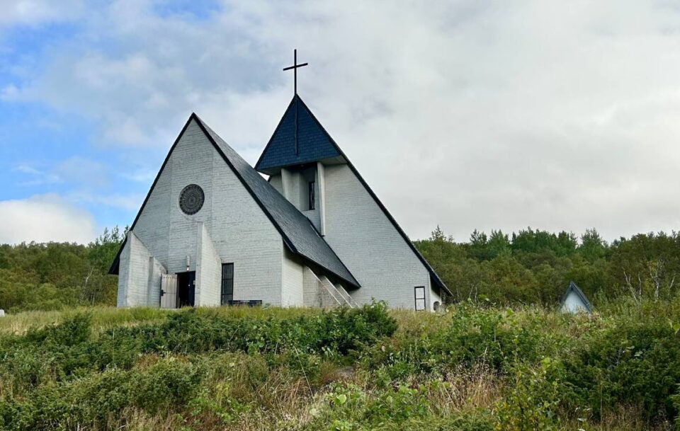 Charming small church with pitched roof on Norway’s St Olav’s Way.