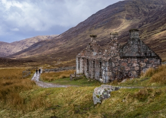 Farmhouse ruins on the Scotland's West Highland Way Farmhouse ruins on the West Highland Way, Scotland.