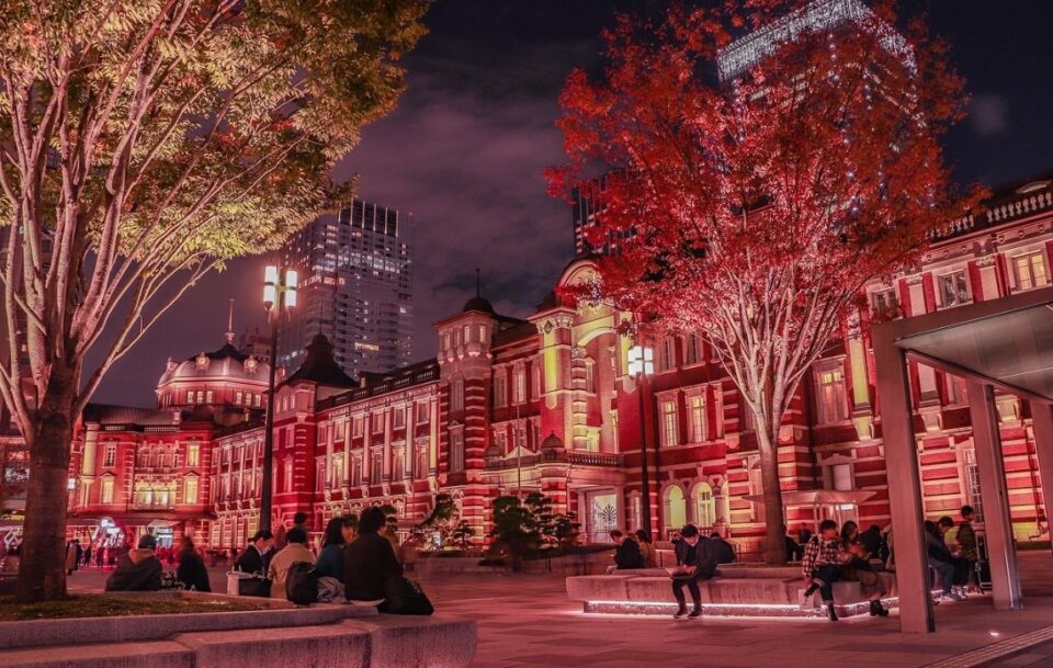 Historic Tokyo Station in the Marunouchi district, at night.