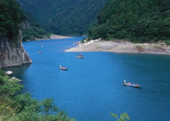 Traditional boats on the Kumano-gawa River on the Kumano Kodo pilgrimage trail