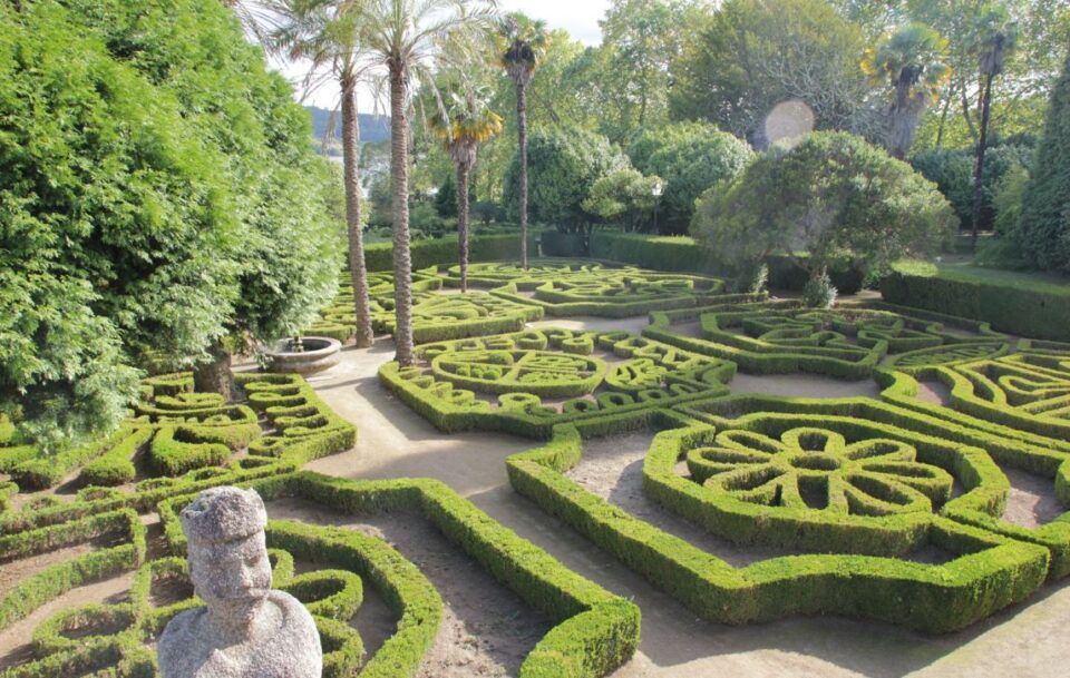 Maze gardens Camino Ingles